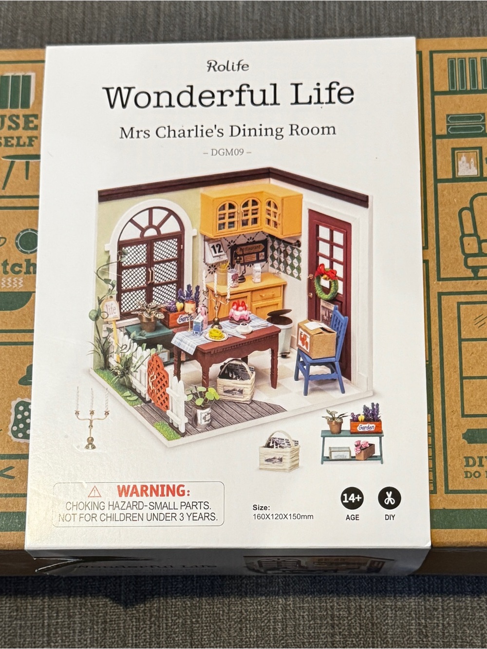 Rolife "Wonderful Life" Mrs Charlie's Dining Room Miniature Kit -NIB